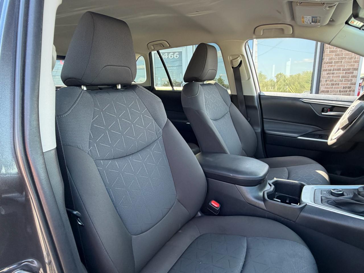 Toyota RAV4 Hybrid XLE AWD (Natl) 2025