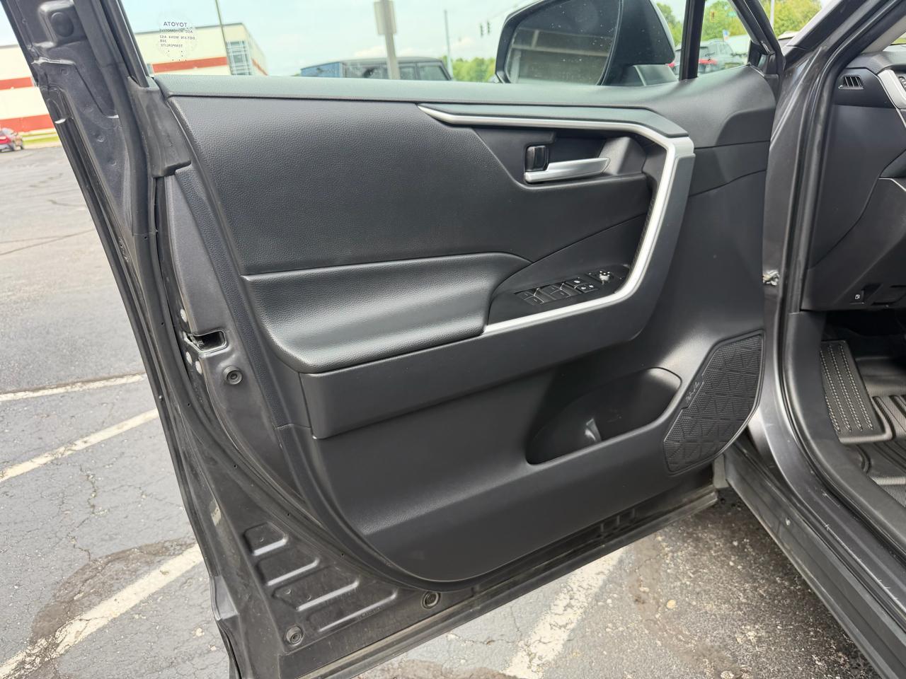 Toyota RAV4 Hybrid XLE AWD (Natl) 2025