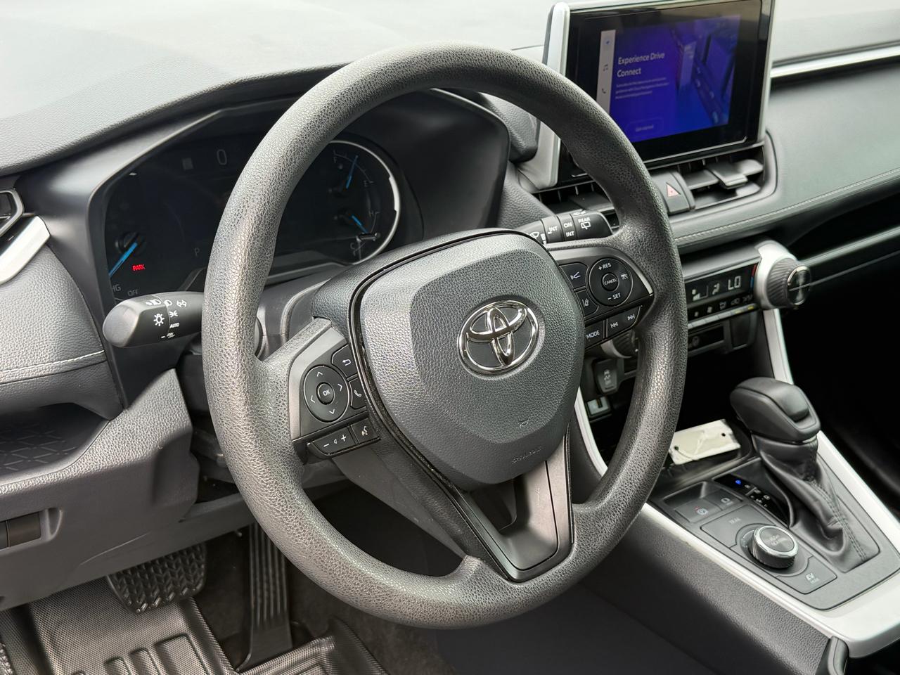 Toyota RAV4 Hybrid XLE AWD (Natl) 2025