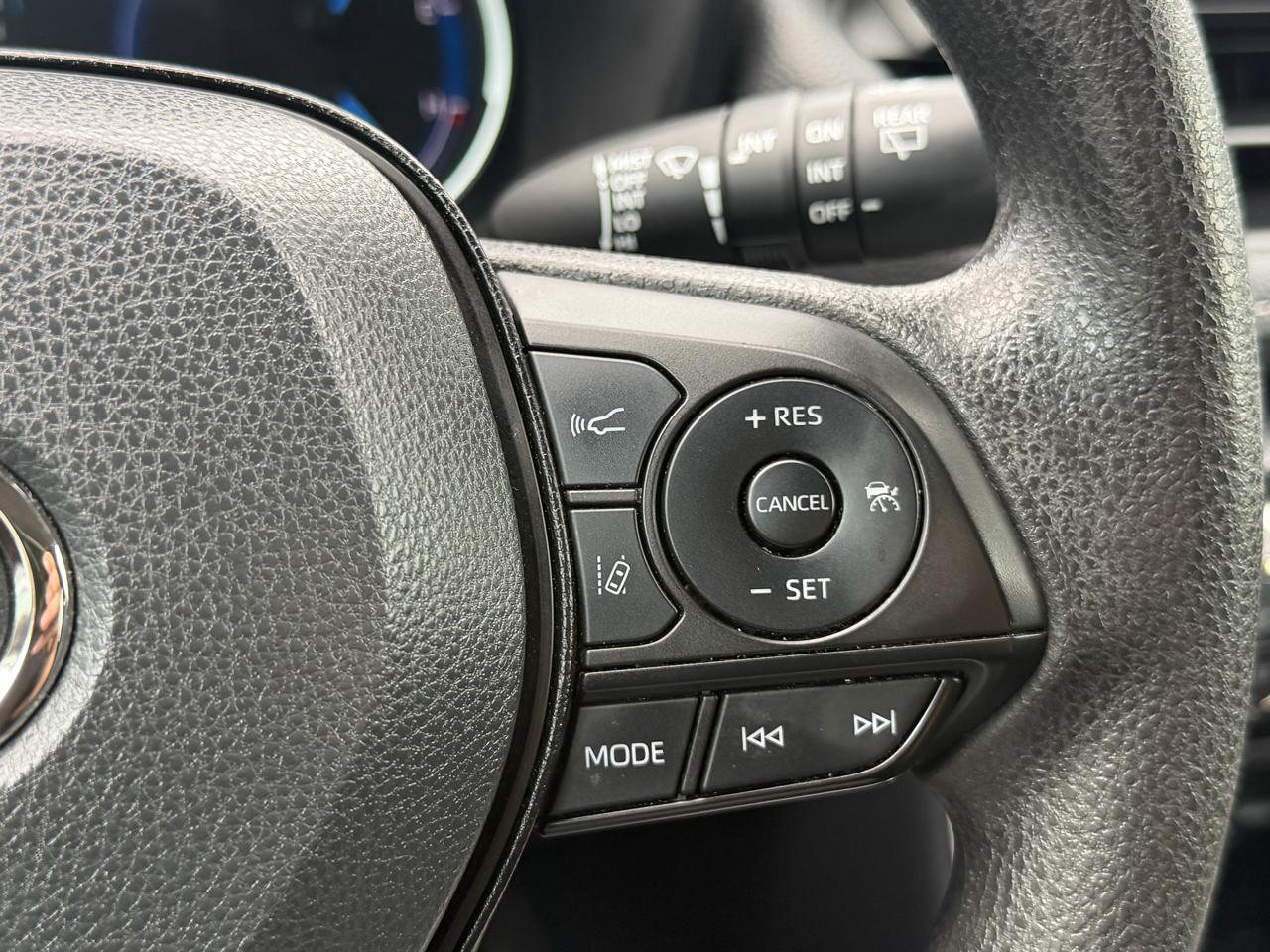Toyota RAV4 Hybrid XLE AWD (Natl) 2025