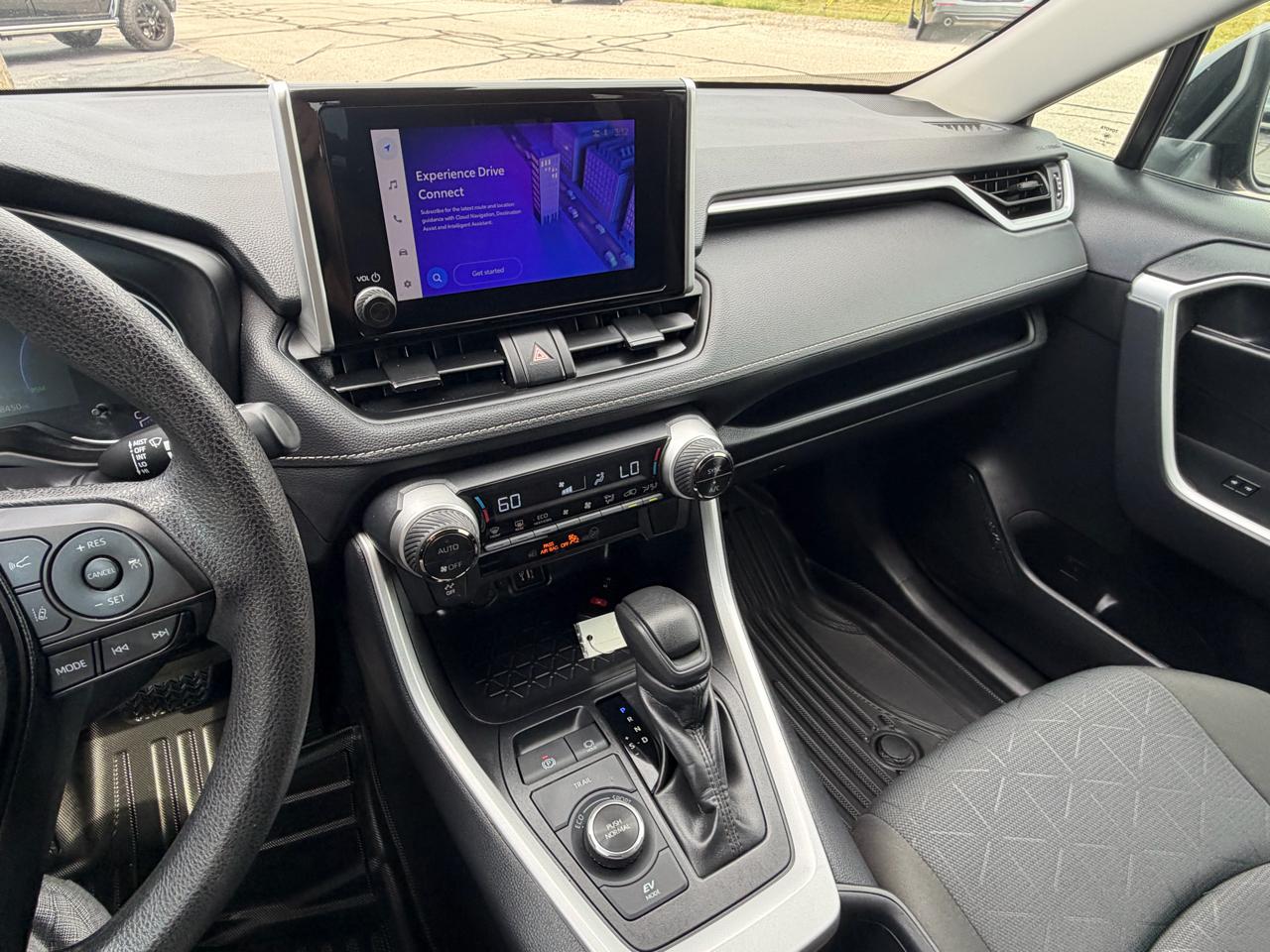 Toyota RAV4 Hybrid XLE AWD (Natl) 2025