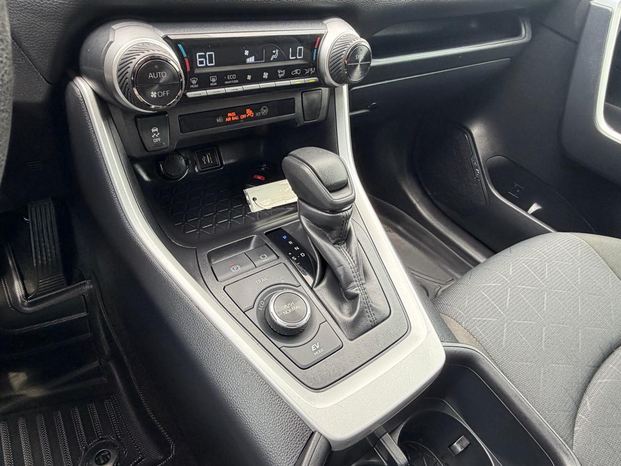 Toyota RAV4 Hybrid XLE AWD (Natl) 2025