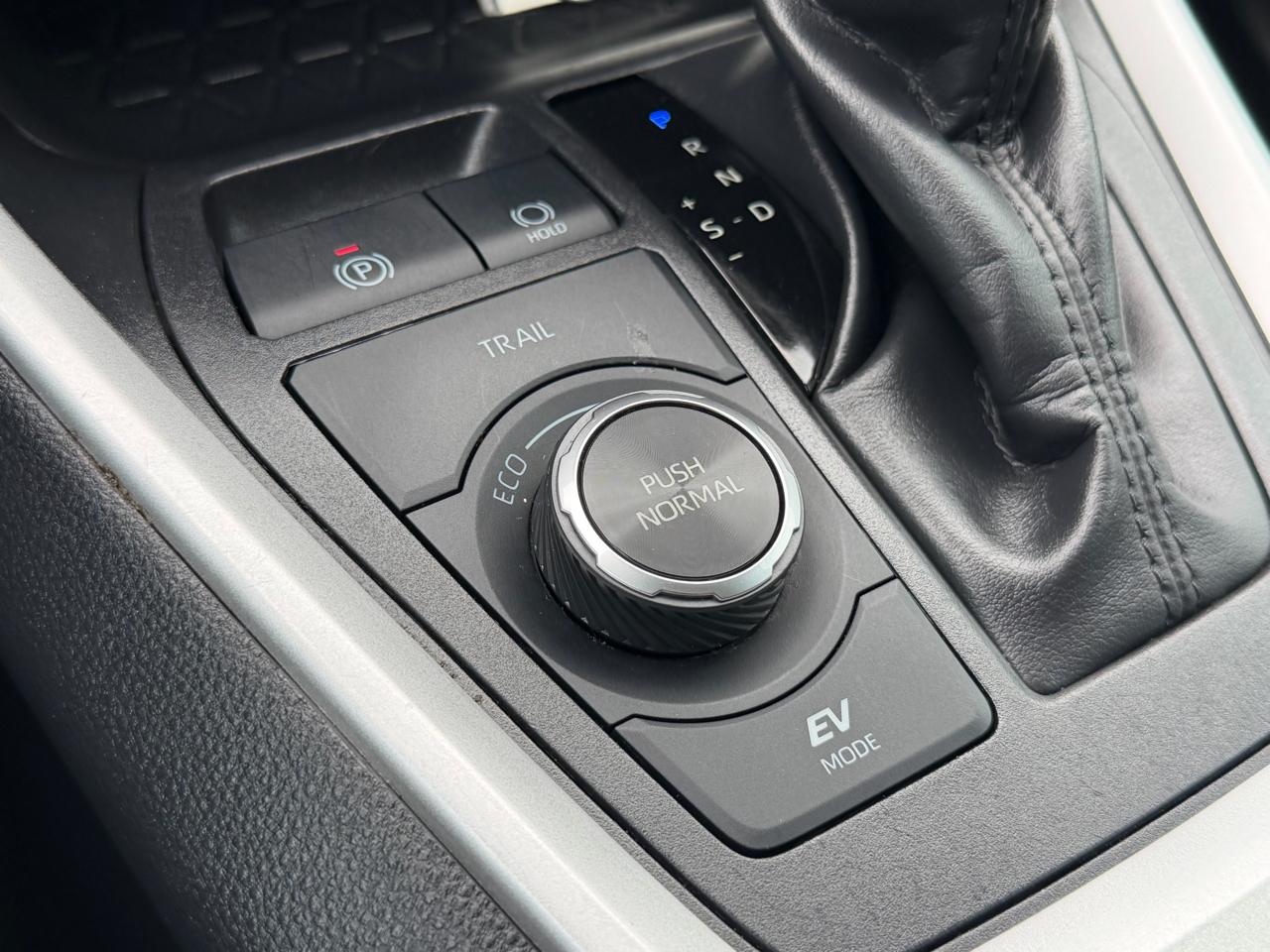 Toyota RAV4 Hybrid XLE AWD (Natl) 2025