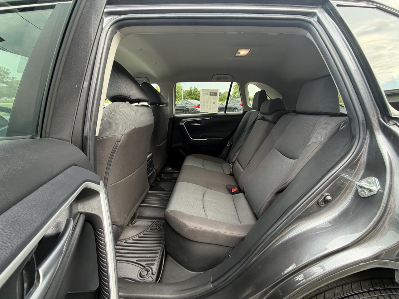 Toyota RAV4 Hybrid XLE AWD (Natl) 2025
