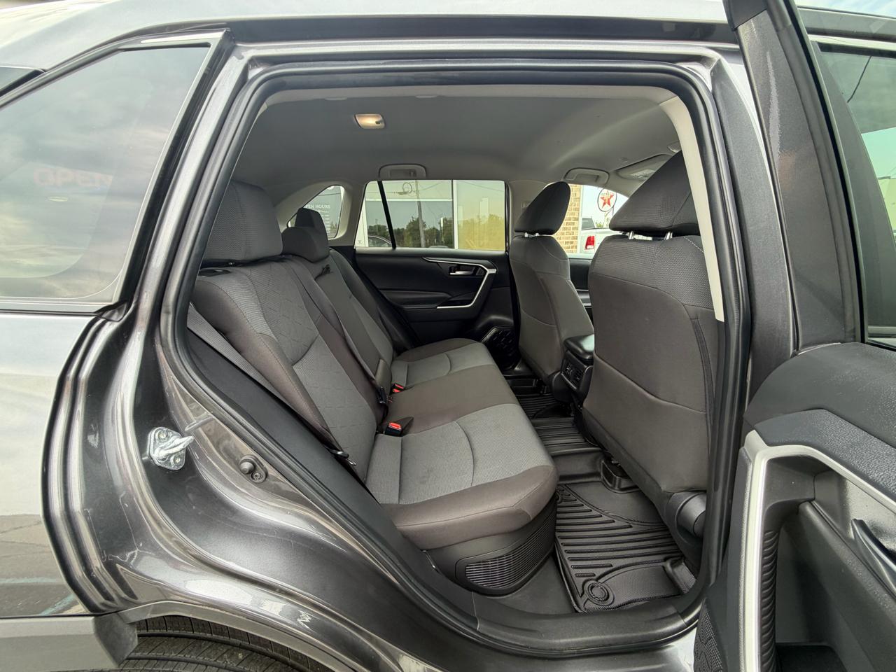 Toyota RAV4 Hybrid XLE AWD (Natl) 2025