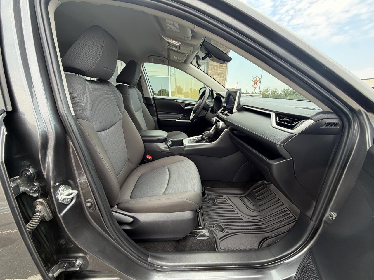 Toyota RAV4 Hybrid XLE AWD (Natl) 2025