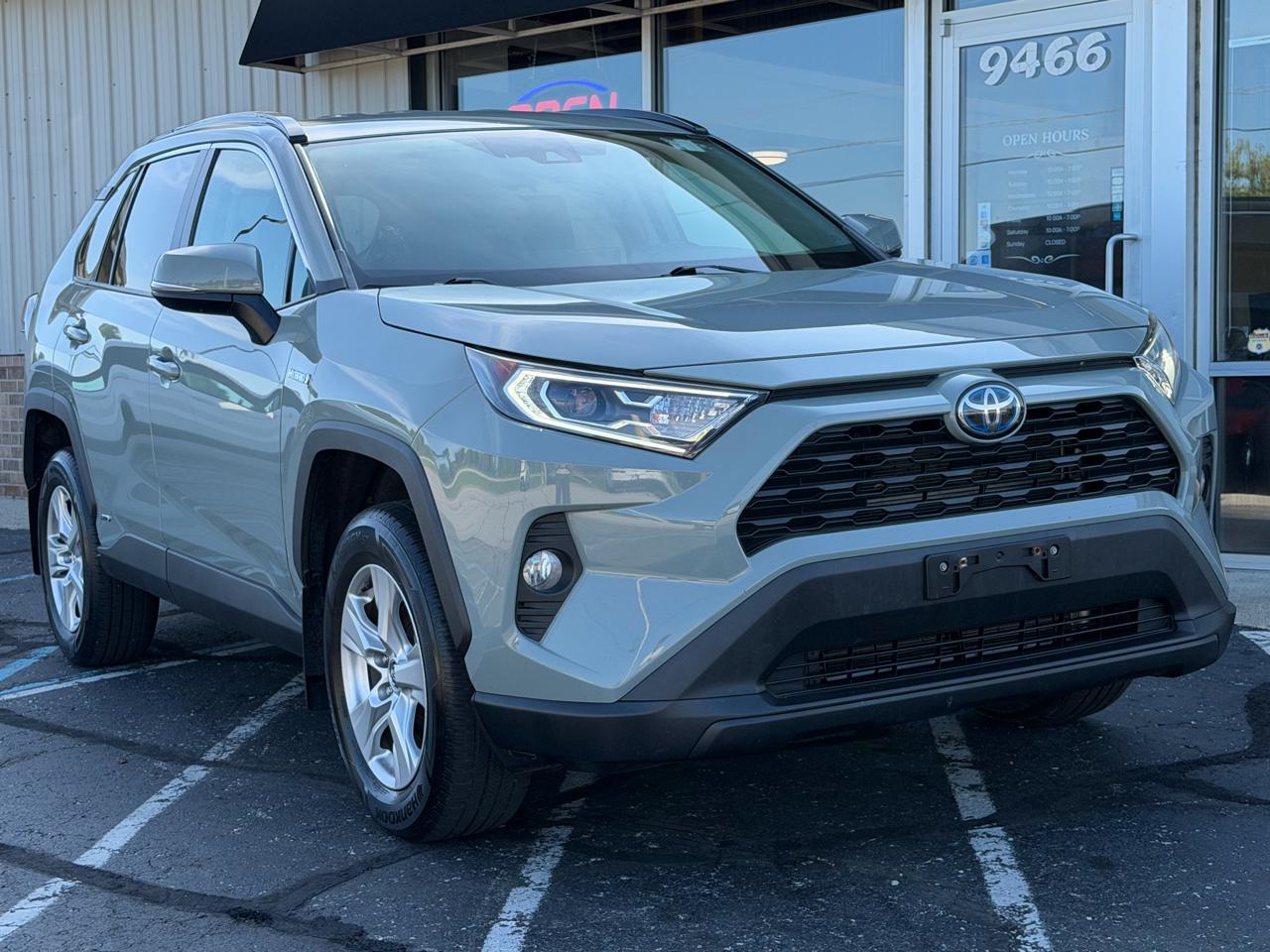 Toyota RAV4 Hybrid XLE AWD (Natl) 2020