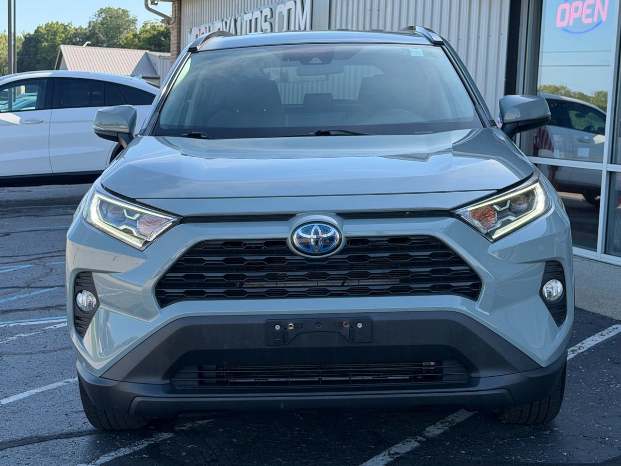 Toyota RAV4 Hybrid XLE AWD (Natl) 2020