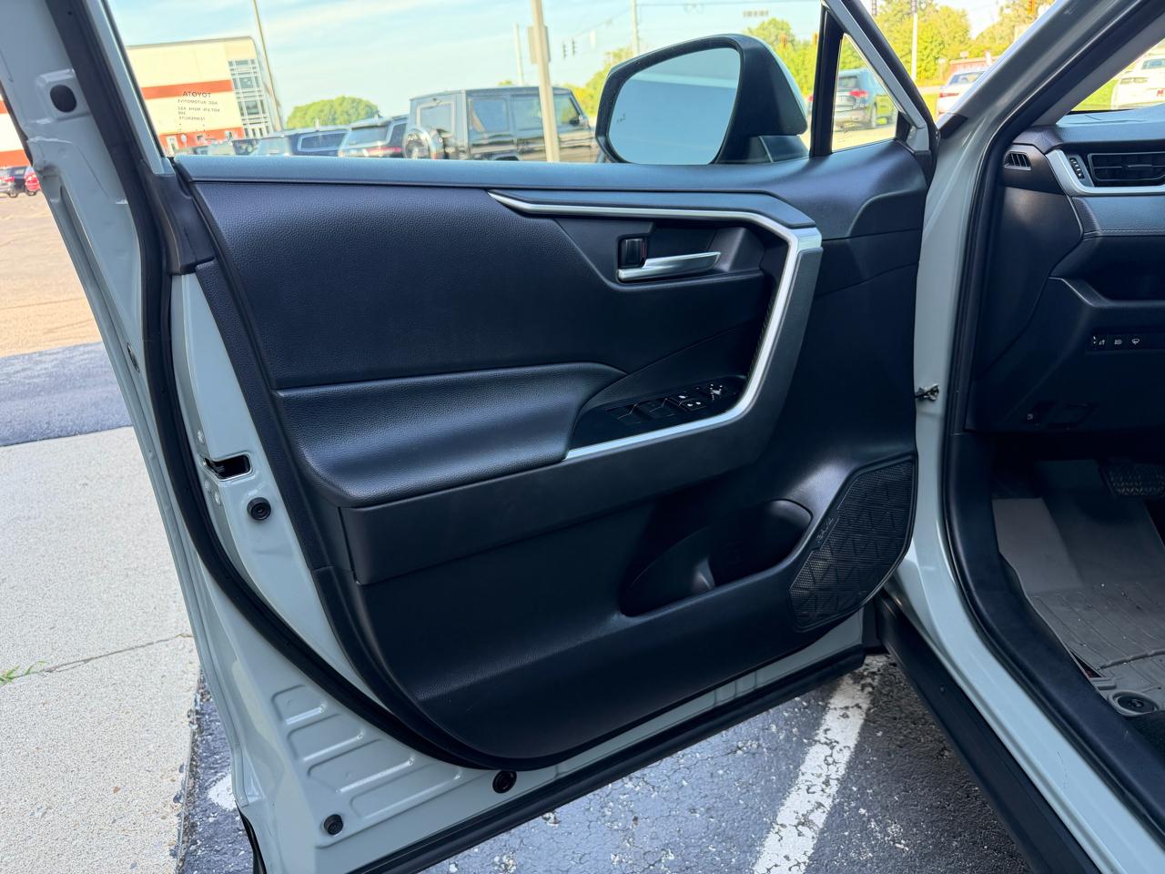 Toyota RAV4 Hybrid XLE AWD (Natl) 2020