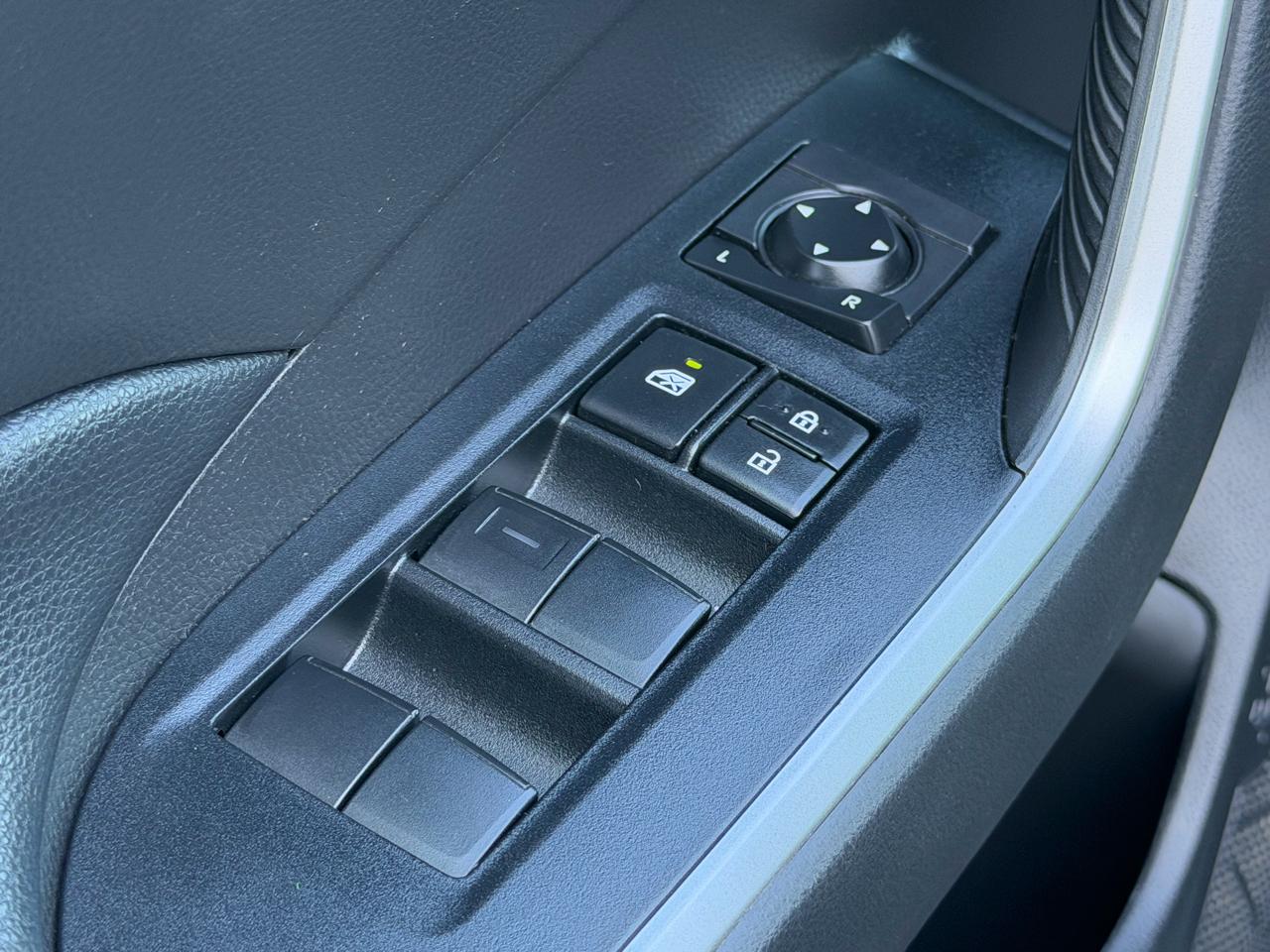 Toyota RAV4 Hybrid XLE AWD (Natl) 2020