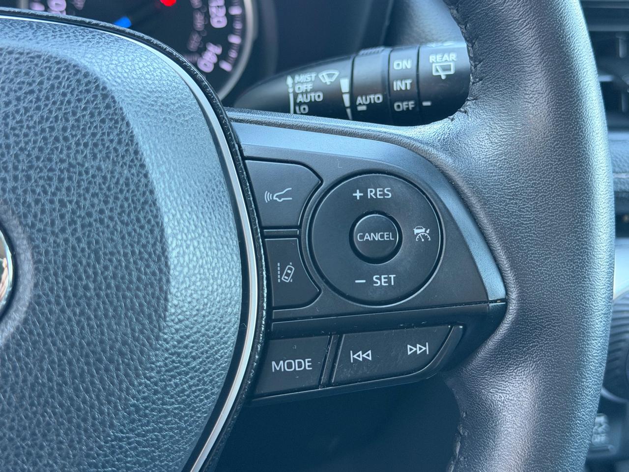 Toyota RAV4 Hybrid XLE AWD (Natl) 2020
