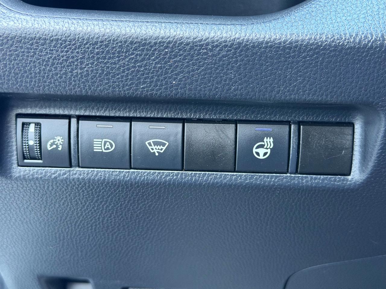 Toyota RAV4 Hybrid XLE AWD (Natl) 2020