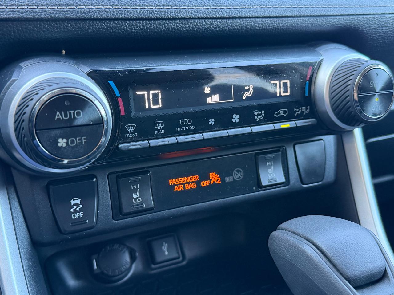 Toyota RAV4 Hybrid XLE AWD (Natl) 2020