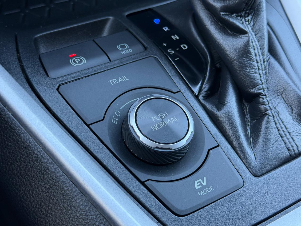 Toyota RAV4 Hybrid XLE AWD (Natl) 2020