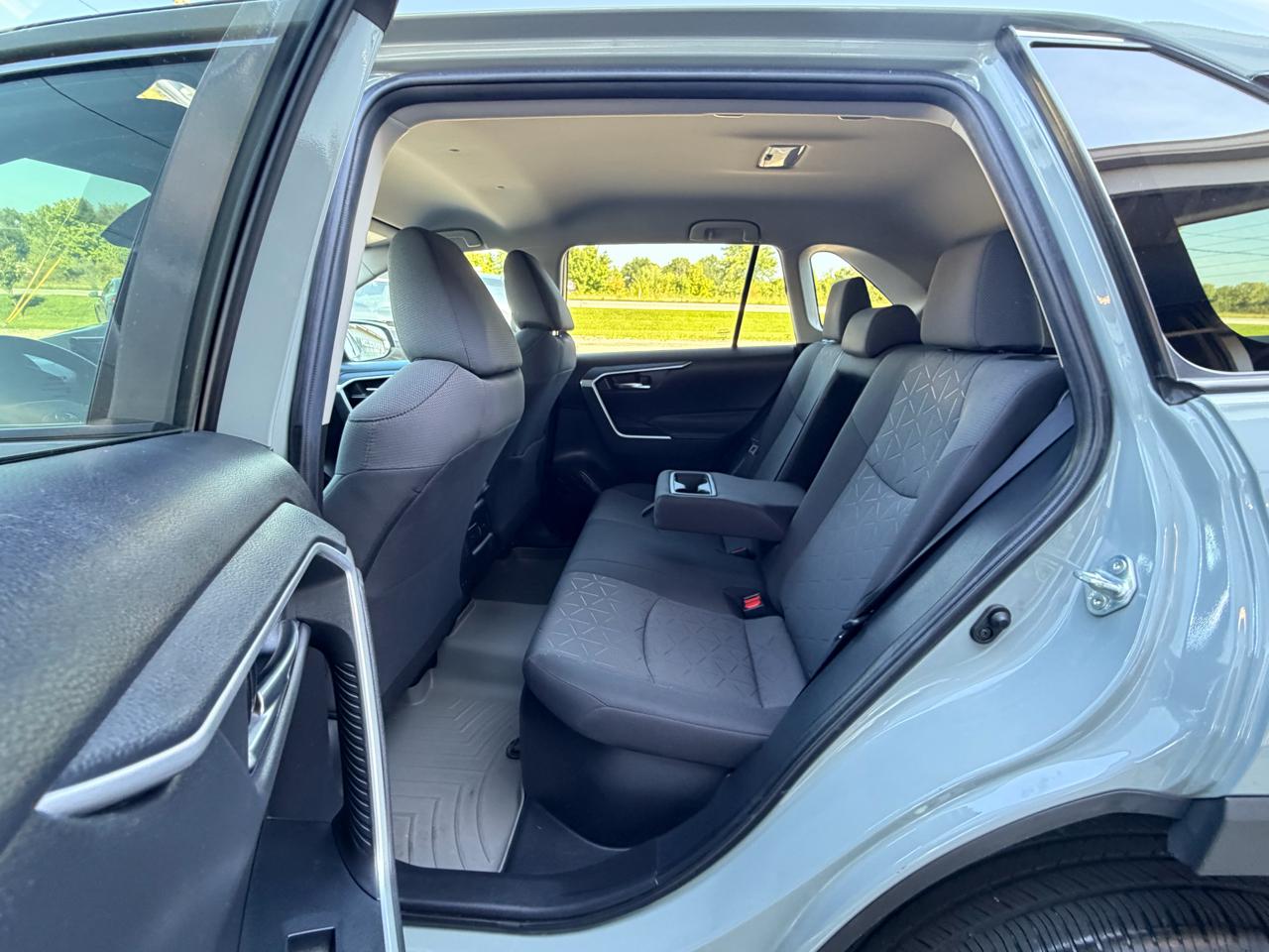 Toyota RAV4 Hybrid XLE AWD (Natl) 2020