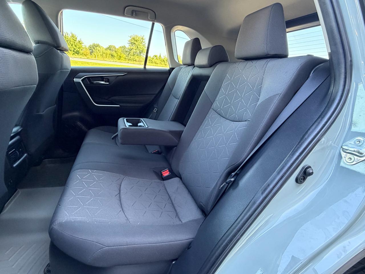 Toyota RAV4 Hybrid XLE AWD (Natl) 2020