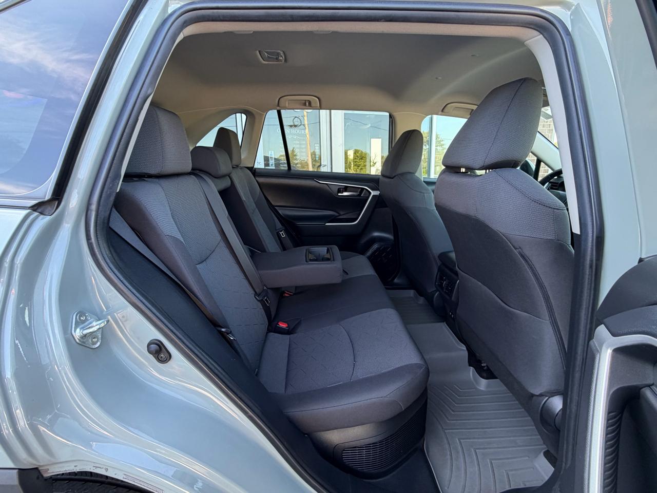 Toyota RAV4 Hybrid XLE AWD (Natl) 2020
