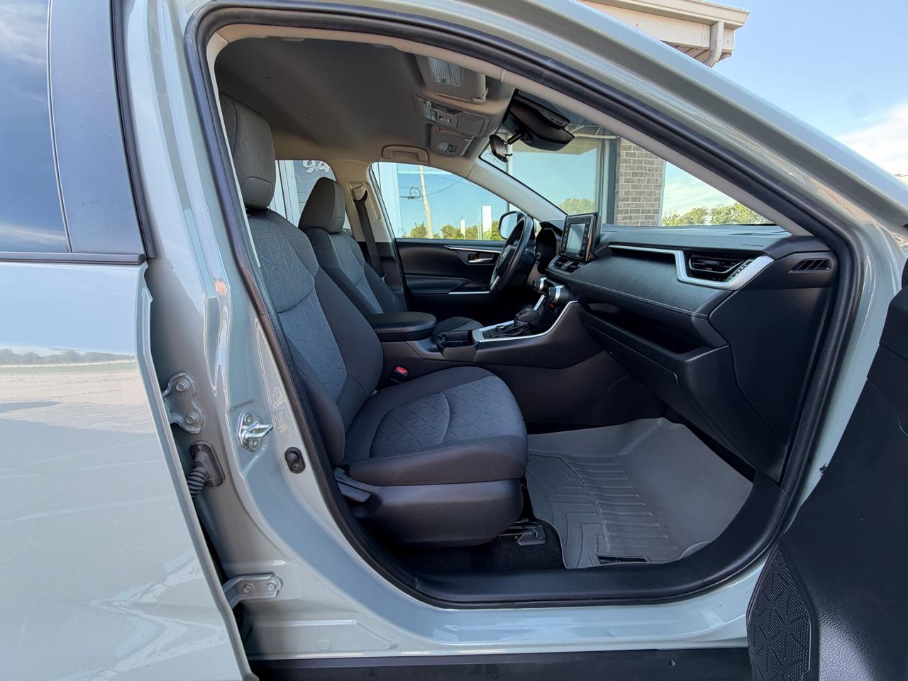 Toyota RAV4 Hybrid XLE AWD (Natl) 2020