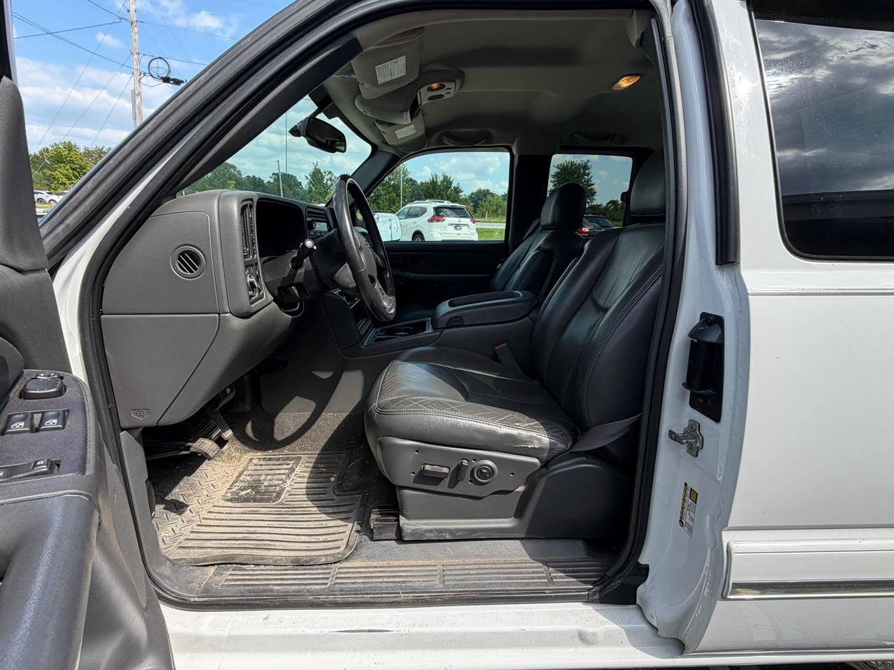 Chevrolet Silverado 2500HD Ext Cab 143.5" WB 4WD LT 2005