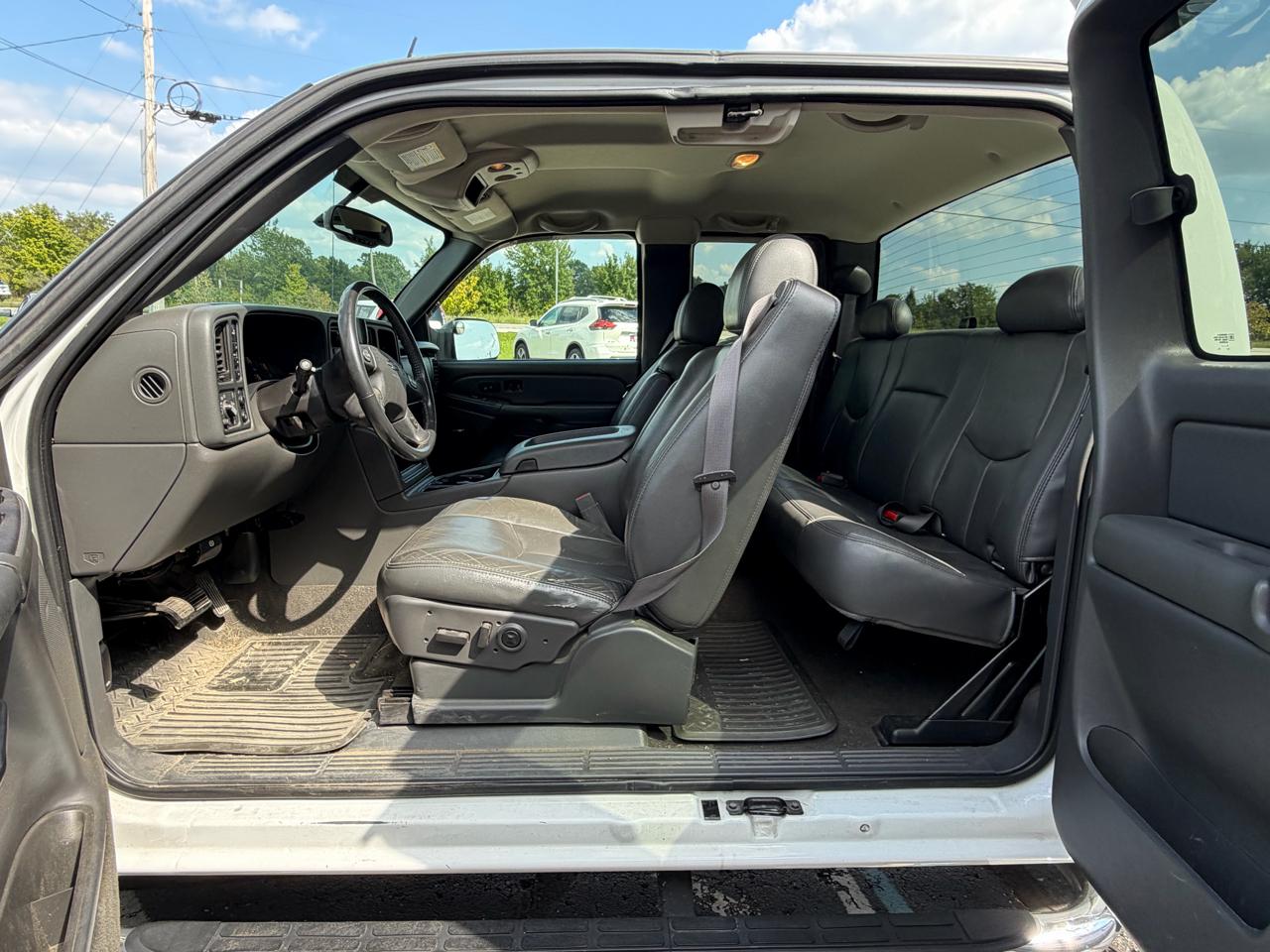 Chevrolet Silverado 2500HD Ext Cab 143.5" WB 4WD LT 2005