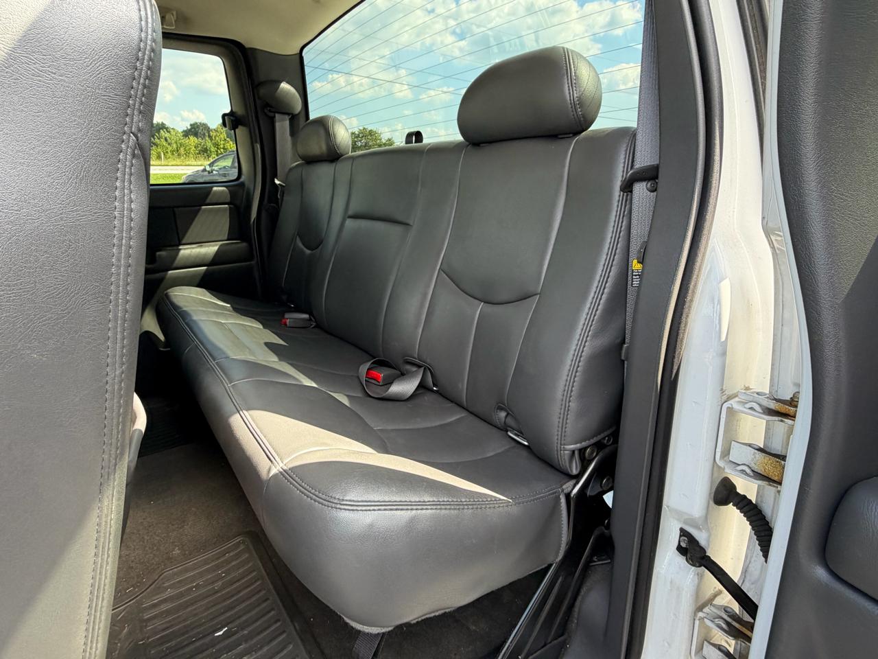 Chevrolet Silverado 2500HD Ext Cab 143.5" WB 4WD LT 2005