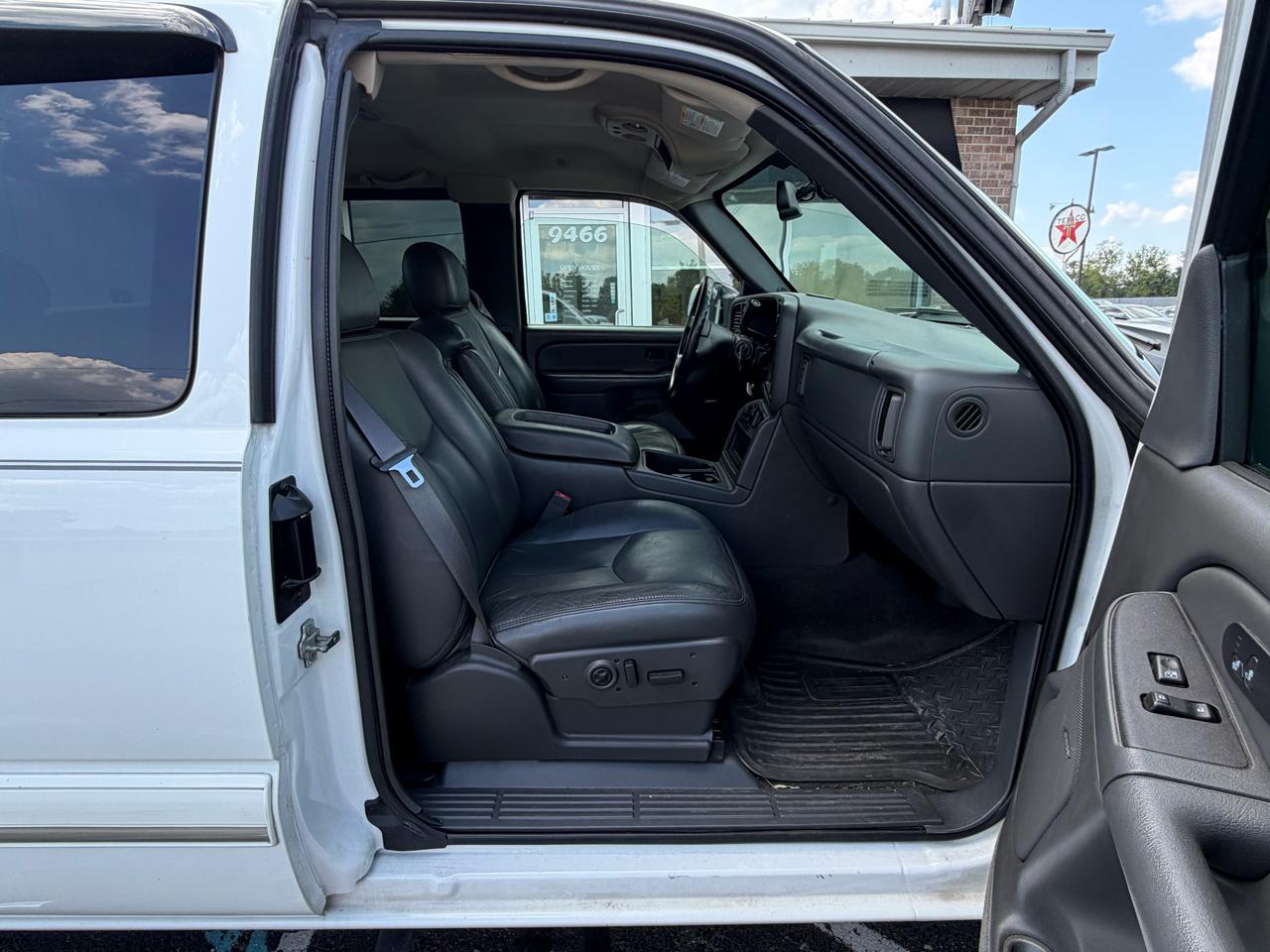 Chevrolet Silverado 2500HD Ext Cab 143.5" WB 4WD LT 2005