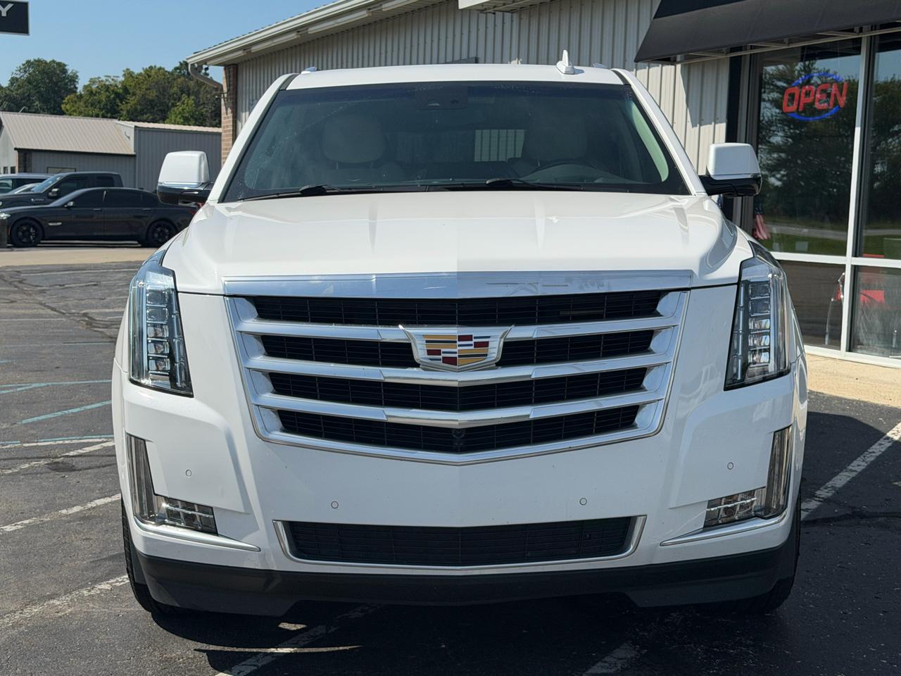 Cadillac Escalade 4WD 4dr Luxury 2019
