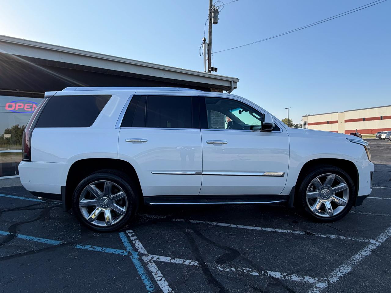 Cadillac Escalade 4WD 4dr Luxury 2019