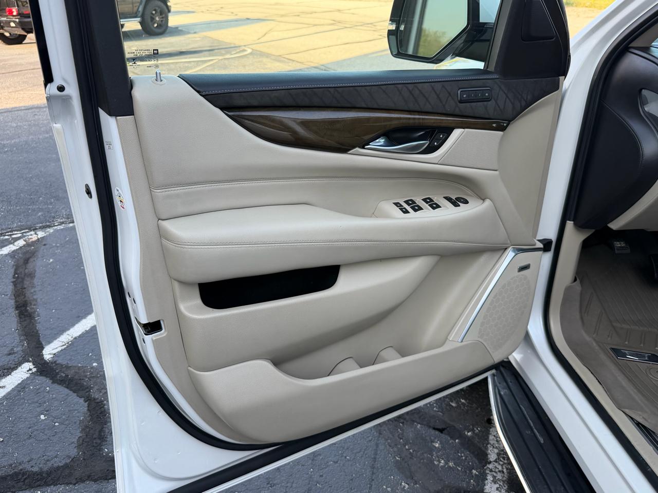 Cadillac Escalade 4WD 4dr Luxury 2019