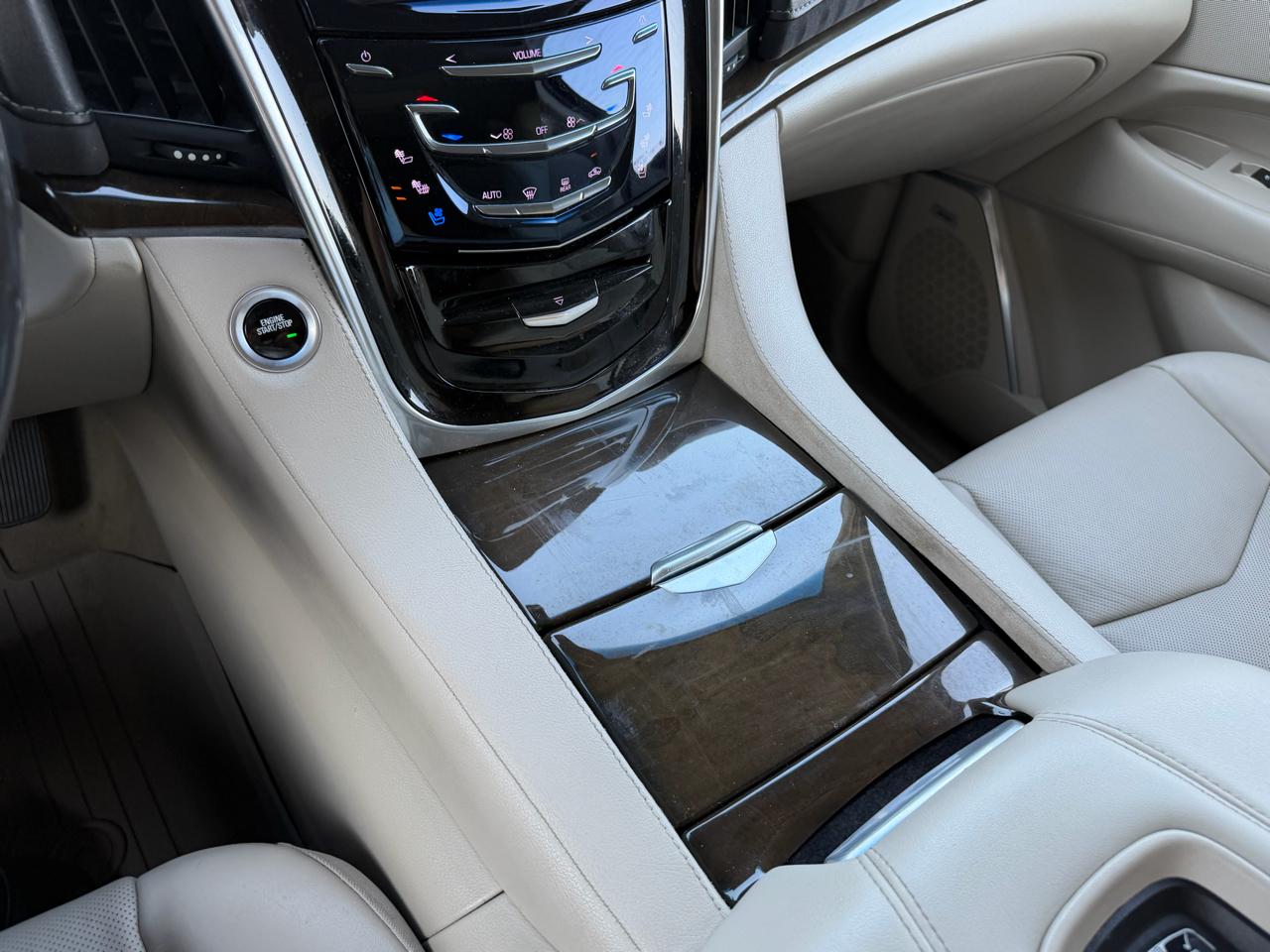 Cadillac Escalade 4WD 4dr Luxury 2019