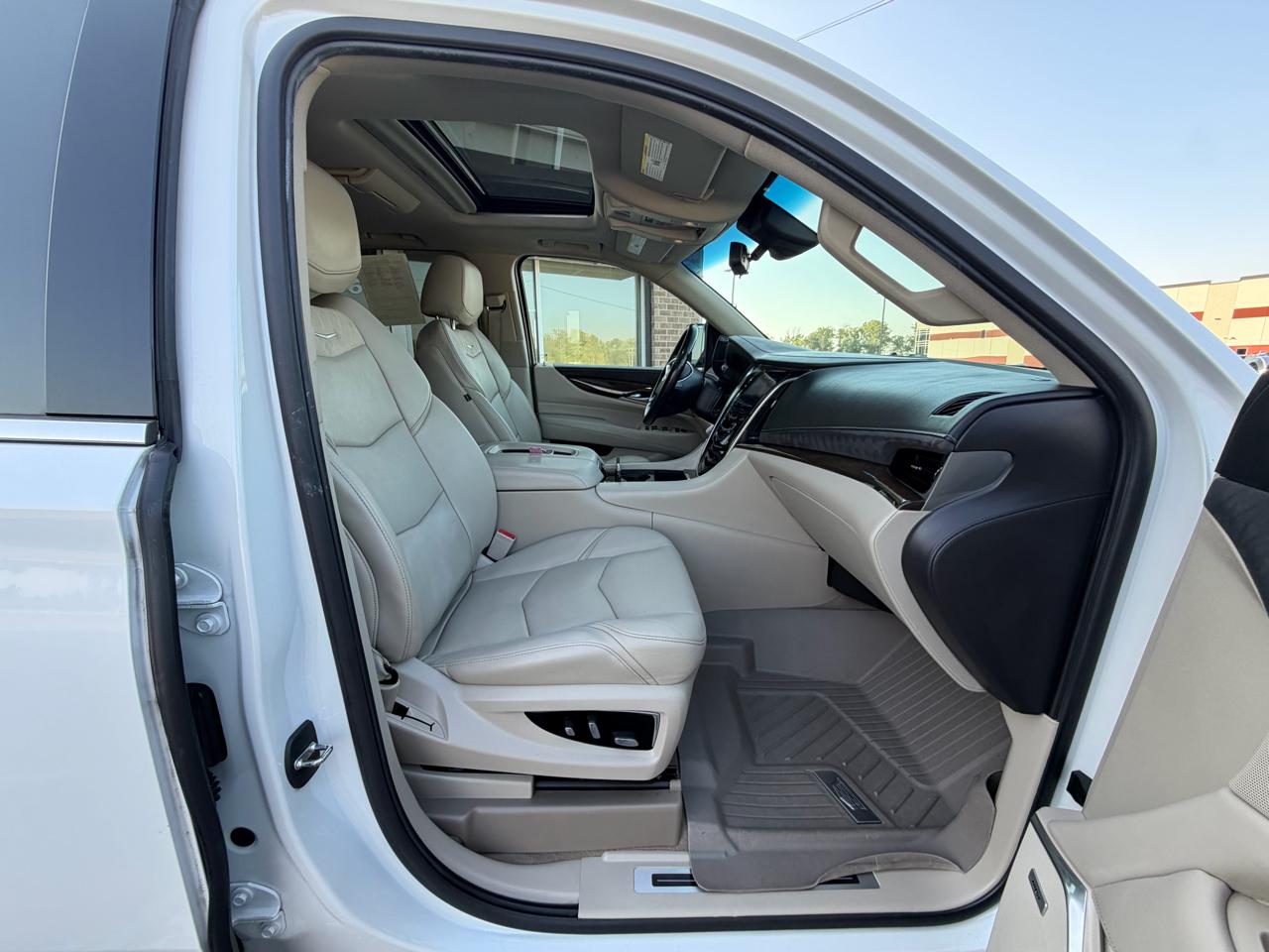 Cadillac Escalade 4WD 4dr Luxury 2019