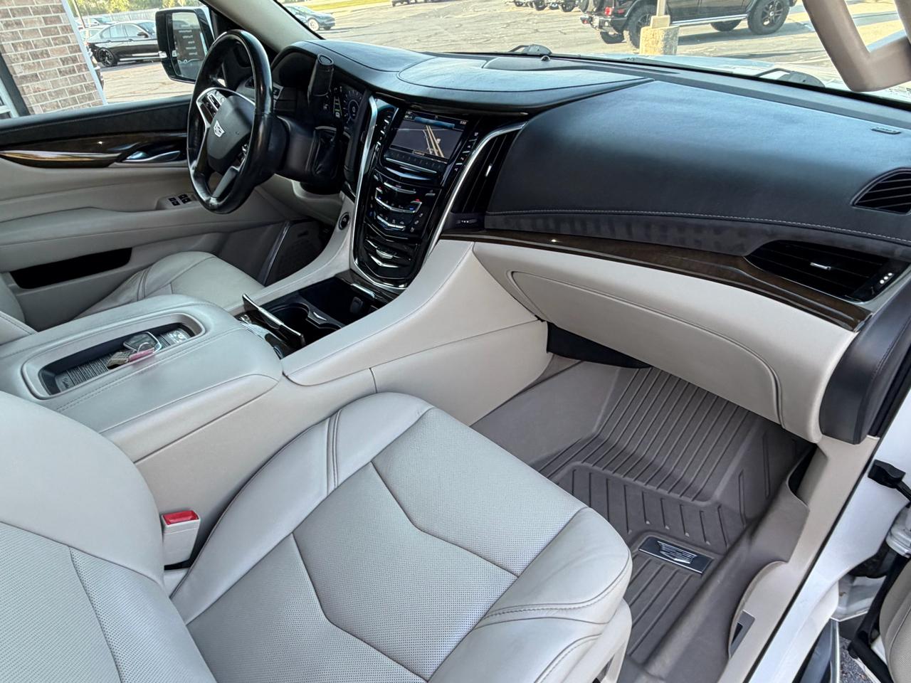 Cadillac Escalade 4WD 4dr Luxury 2019