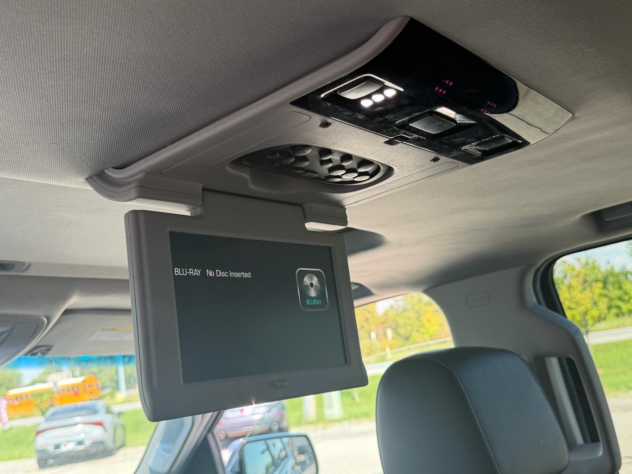 Chevrolet Suburban 4WD 4dr 1500 Premier 2017