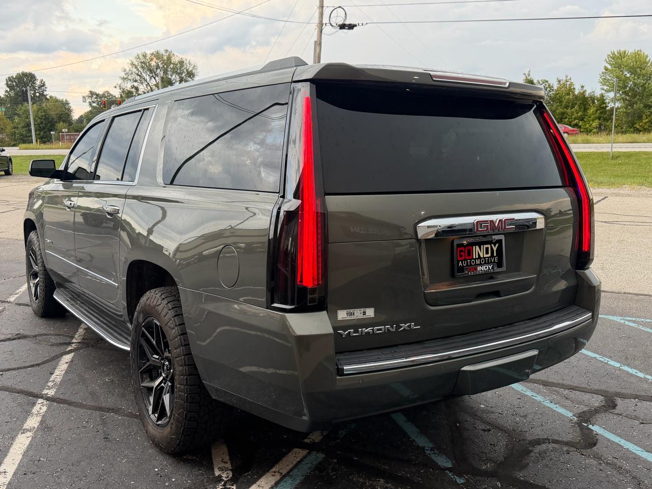 GMC Yukon XL 4WD 4dr Denali 2017
