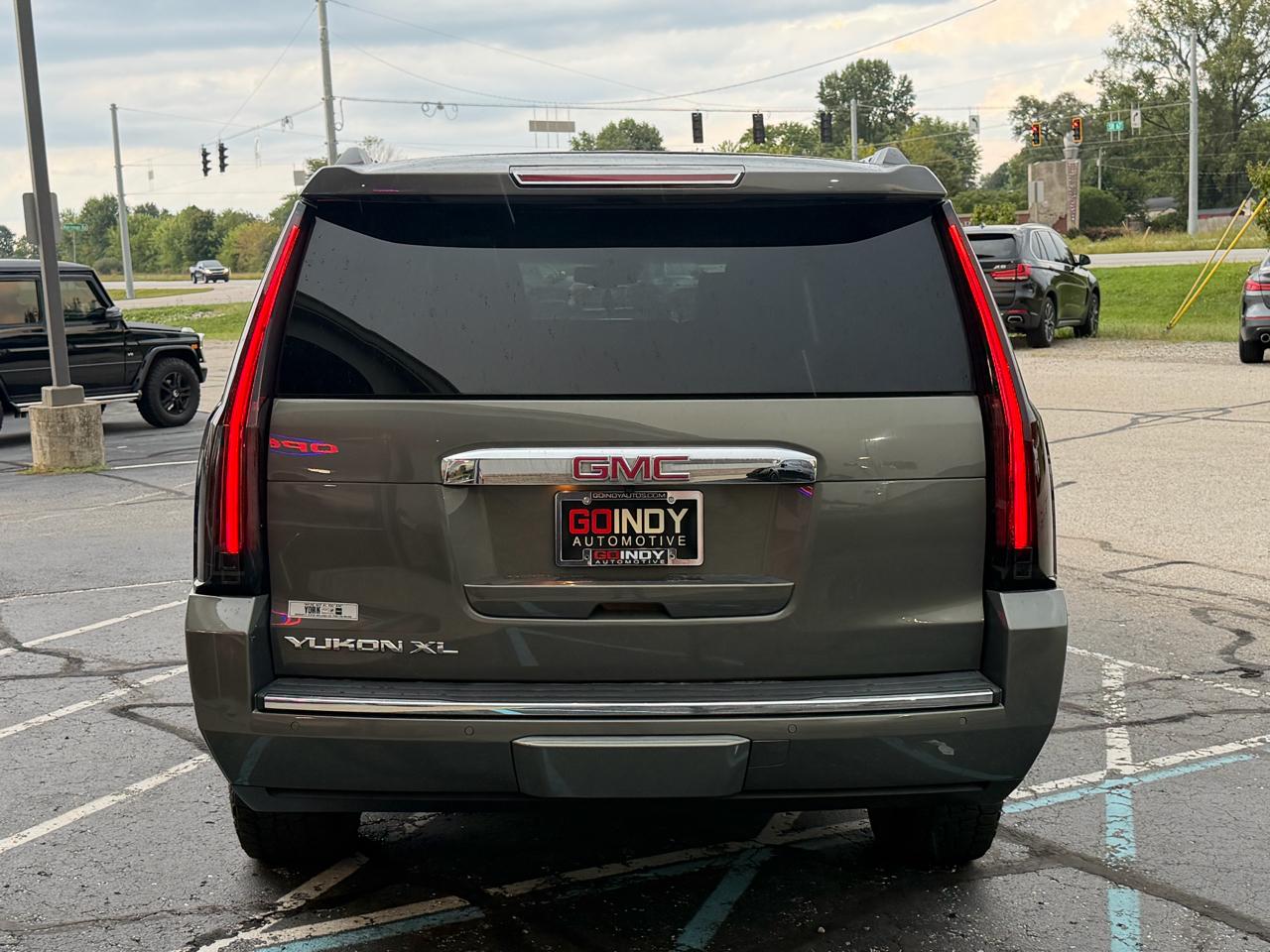 GMC Yukon XL 4WD 4dr Denali 2017