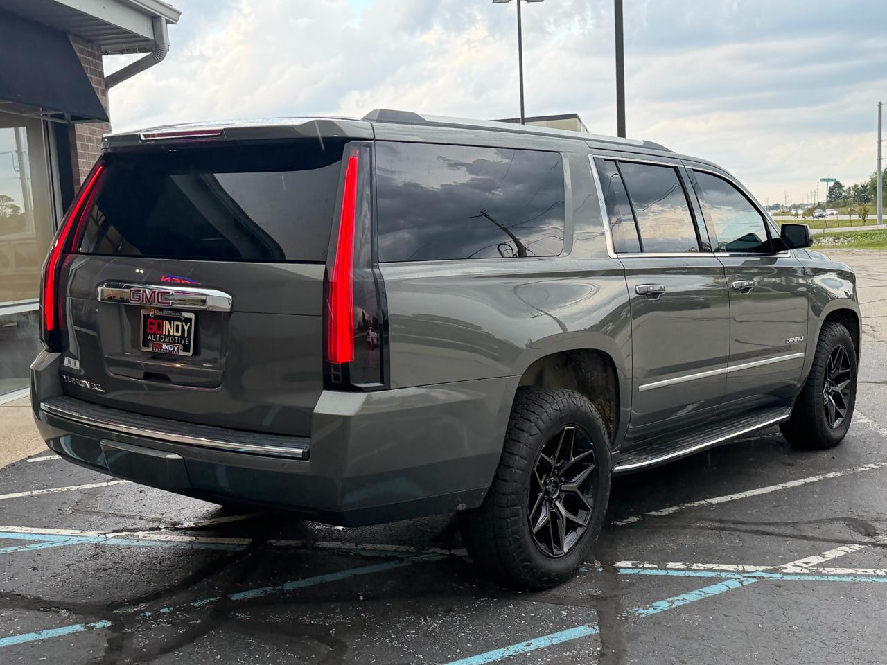 GMC Yukon XL 4WD 4dr Denali 2017