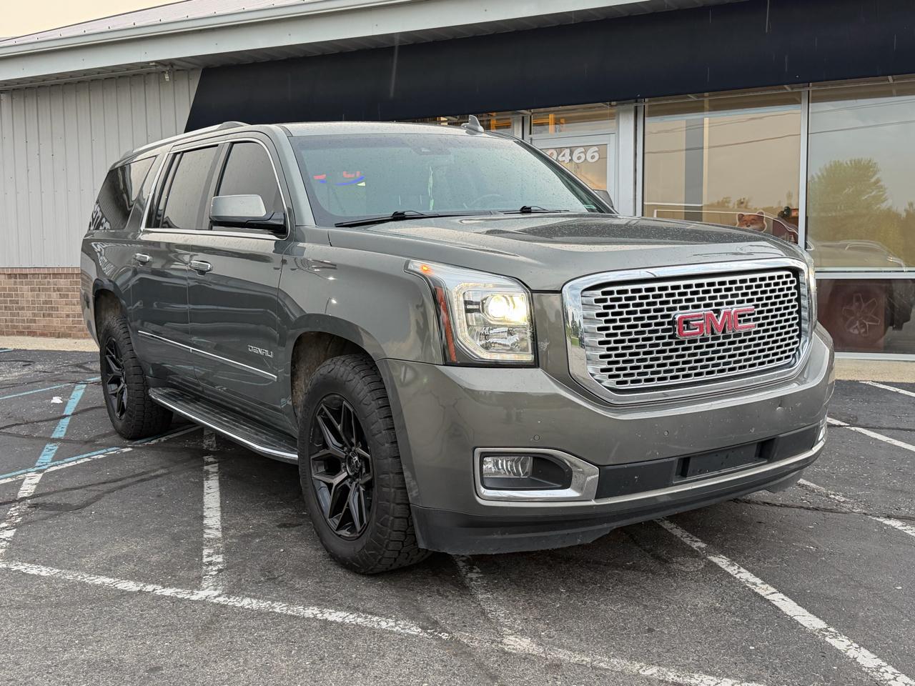 GMC Yukon XL 4WD 4dr Denali 2017