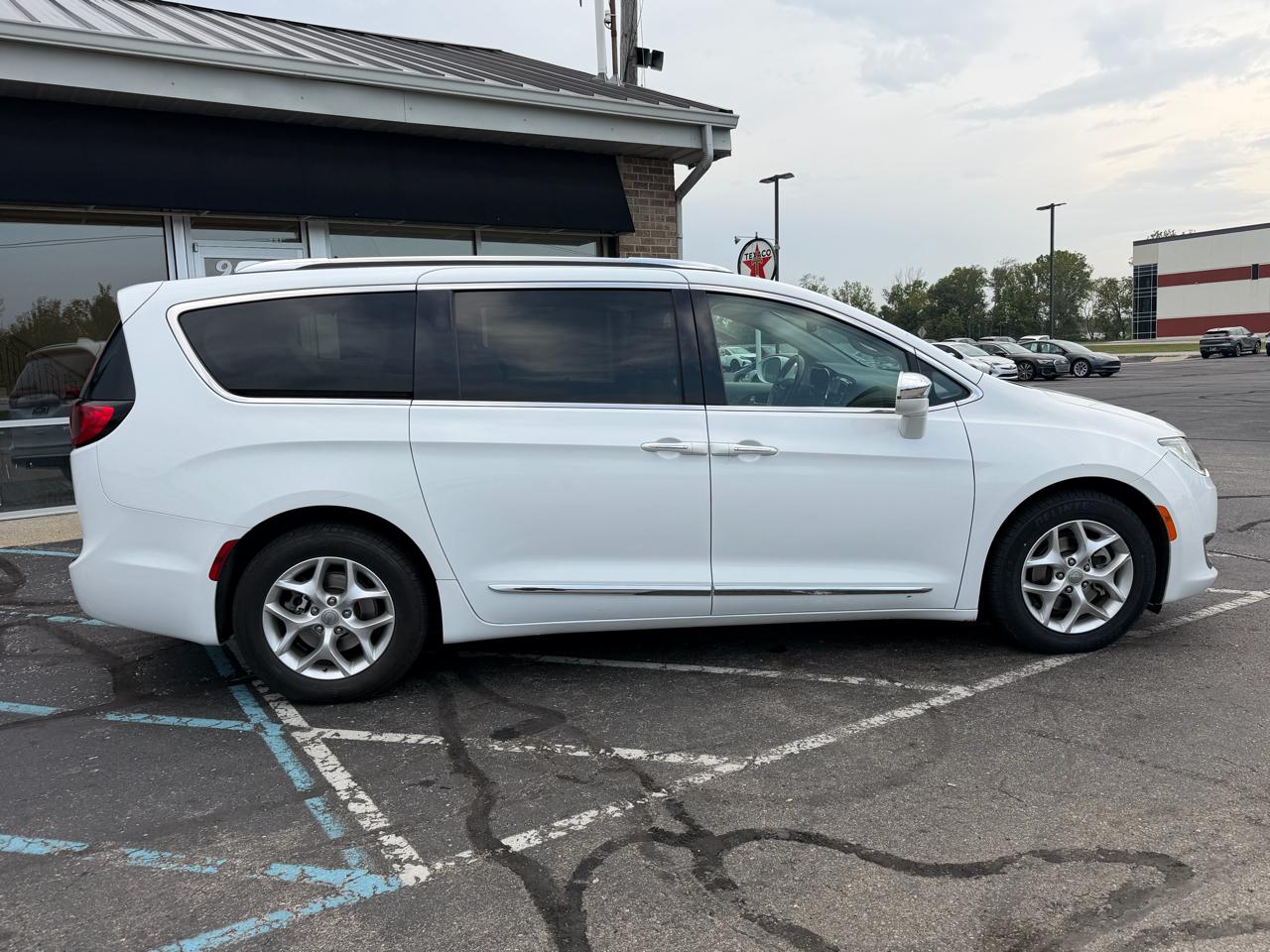 Chrysler Pacifica Limited FWD 2020