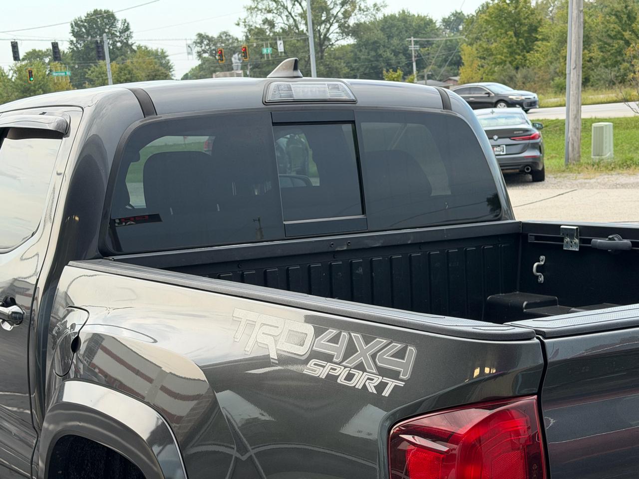 Toyota Tacoma TRD Off Road Double Cab 5' Bed V6 4x4 MT (Natl) 2018