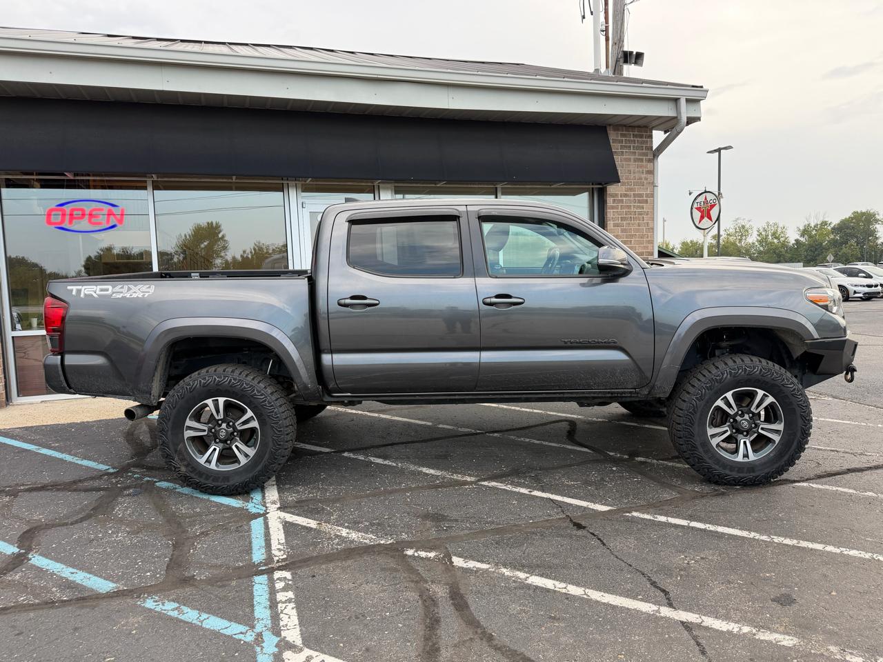 Toyota Tacoma TRD Off Road Double Cab 5' Bed V6 4x4 MT (Natl) 2018