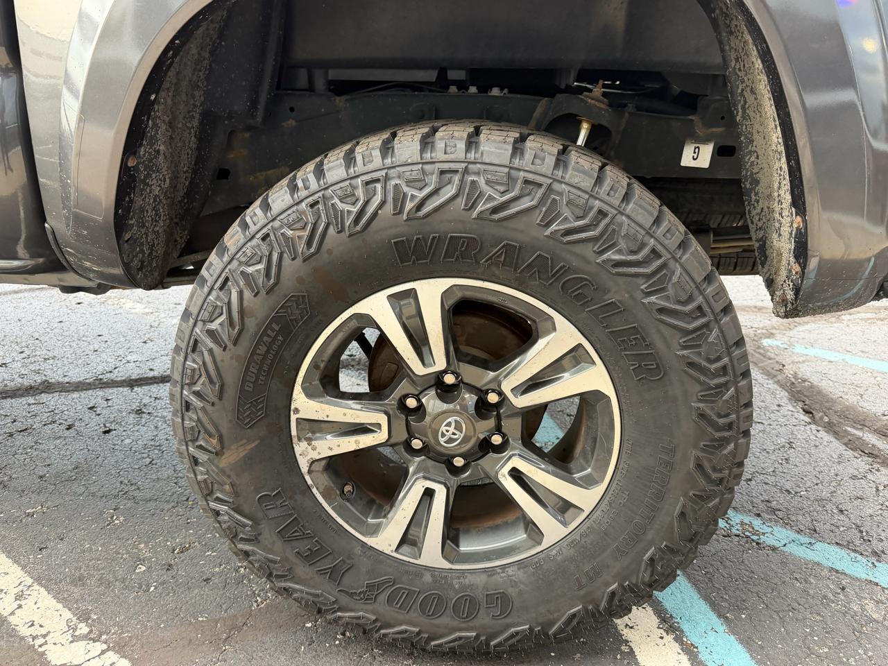 Toyota Tacoma TRD Off Road Double Cab 5' Bed V6 4x4 MT (Natl) 2018