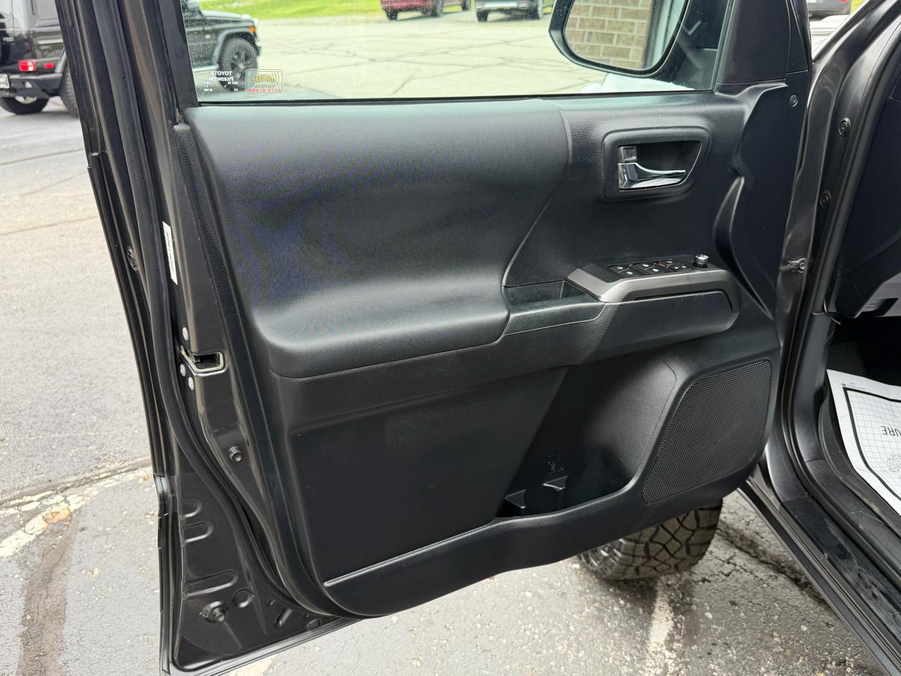 Toyota Tacoma TRD Off Road Double Cab 5' Bed V6 4x4 MT (Natl) 2018