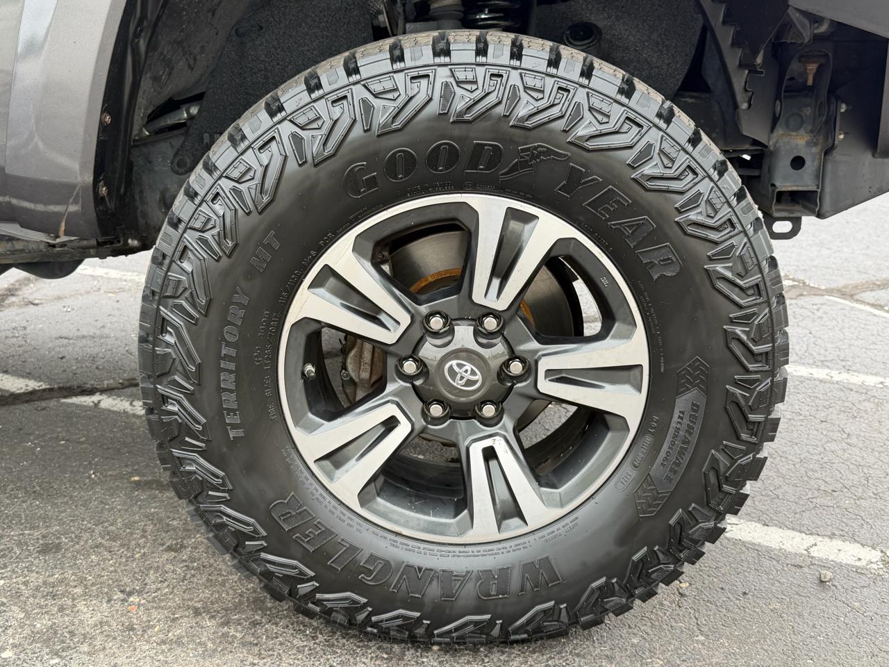 Toyota Tacoma TRD Off Road Double Cab 5' Bed V6 4x4 MT (Natl) 2018