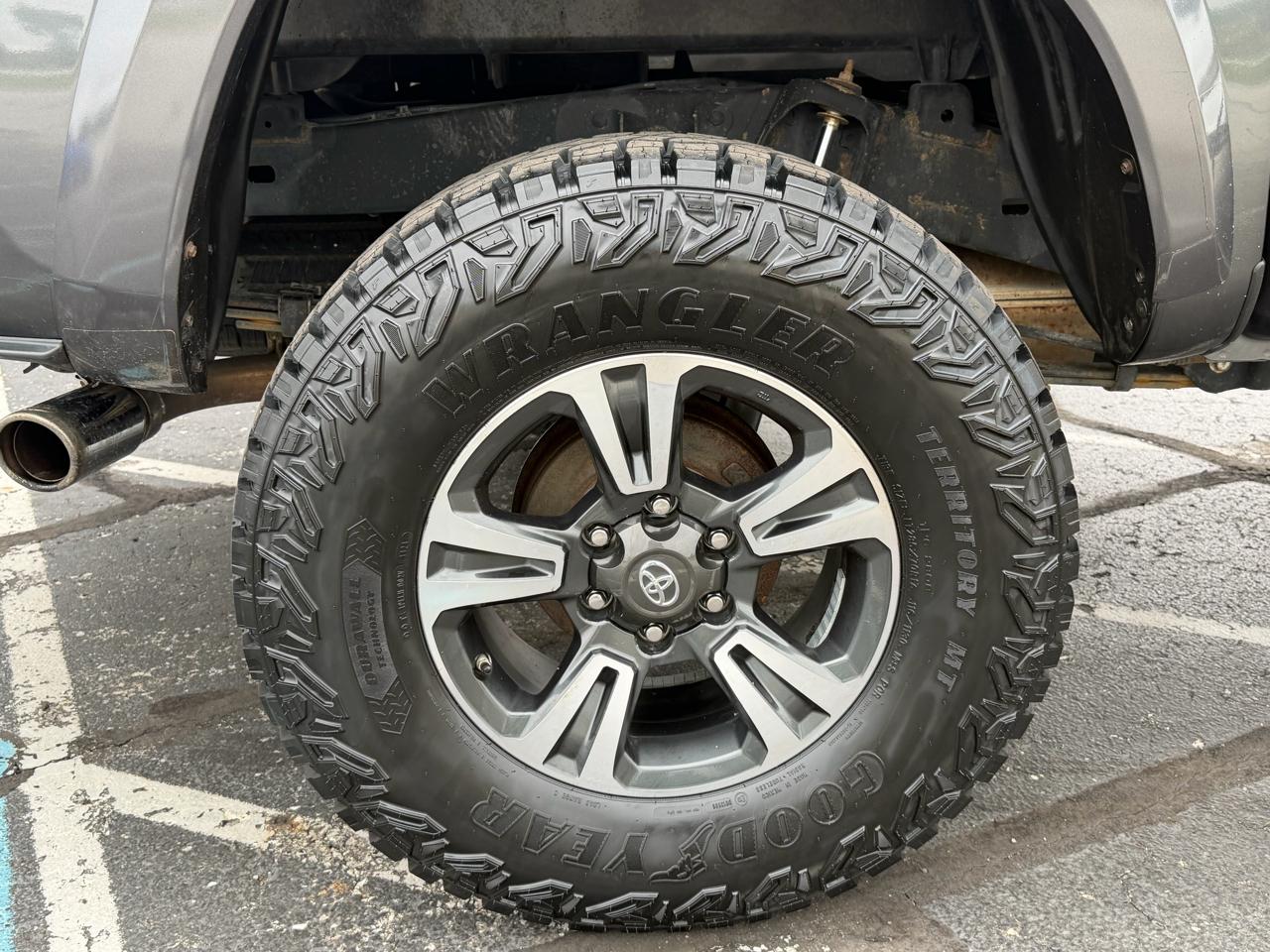 Toyota Tacoma TRD Off Road Double Cab 5' Bed V6 4x4 MT (Natl) 2018