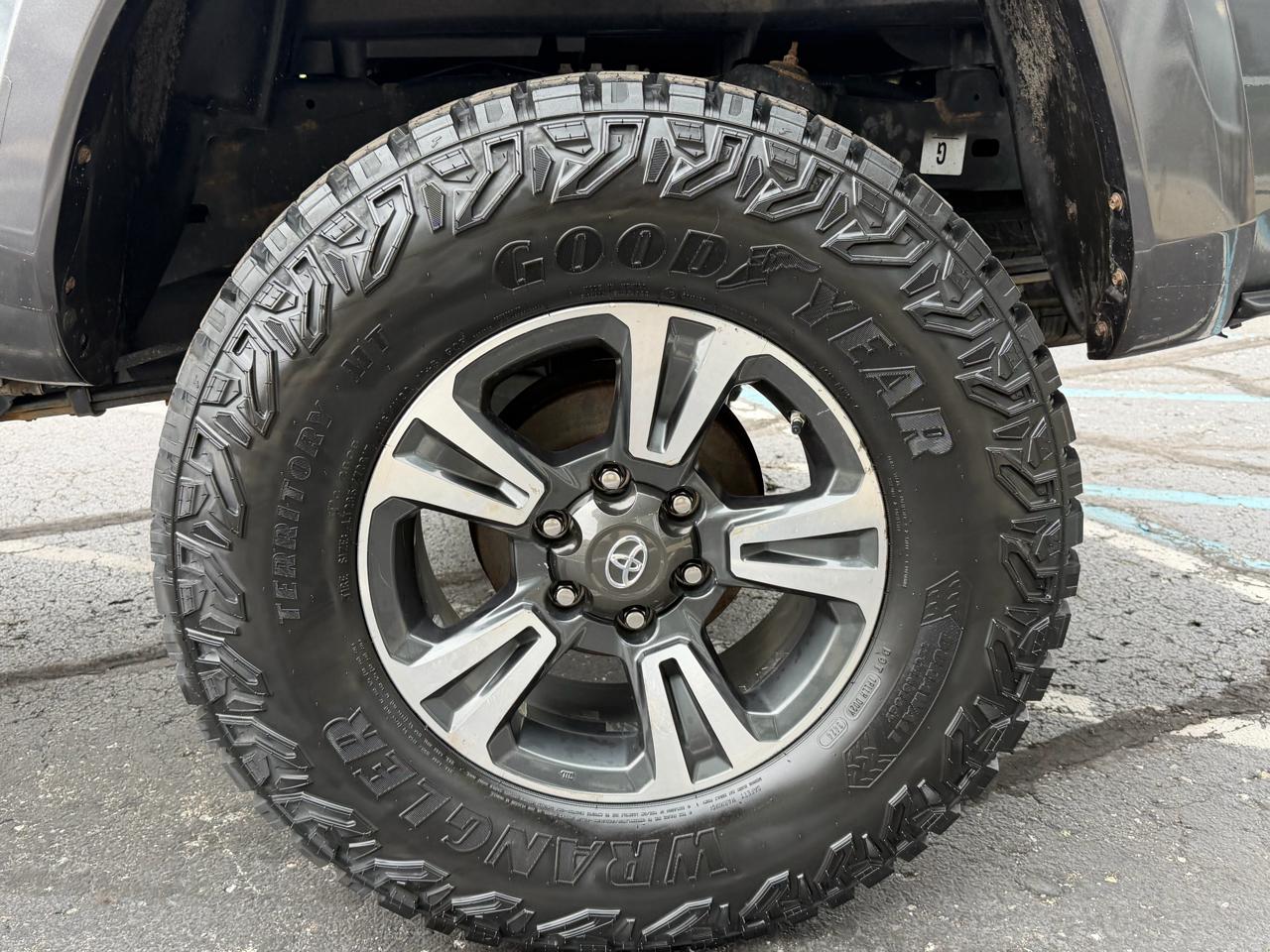 Toyota Tacoma TRD Off Road Double Cab 5' Bed V6 4x4 MT (Natl) 2018