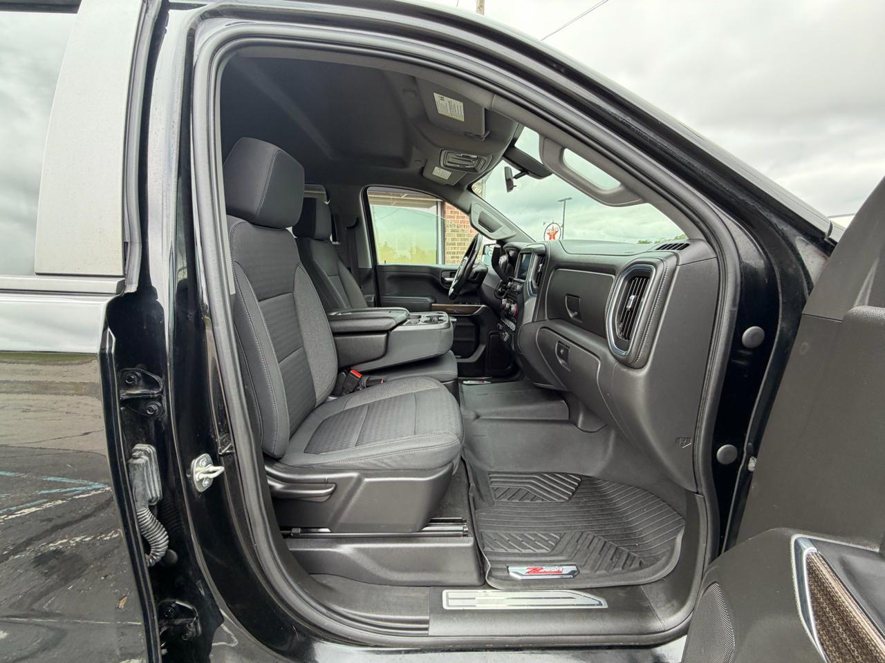 Chevrolet Silverado 1500 4WD Crew Cab 147" RST 2020
