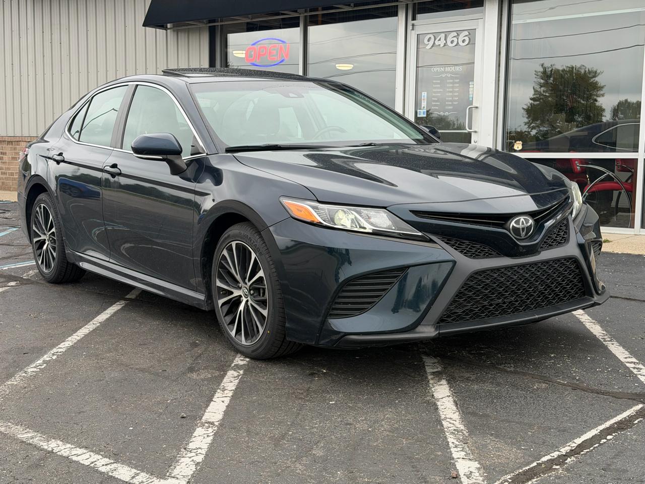 Toyota Camry SE Auto (Natl) 2018