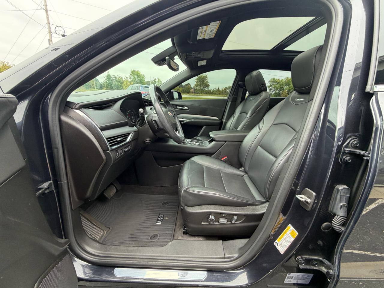Cadillac XT4 AWD 4dr Premium Luxury 2022