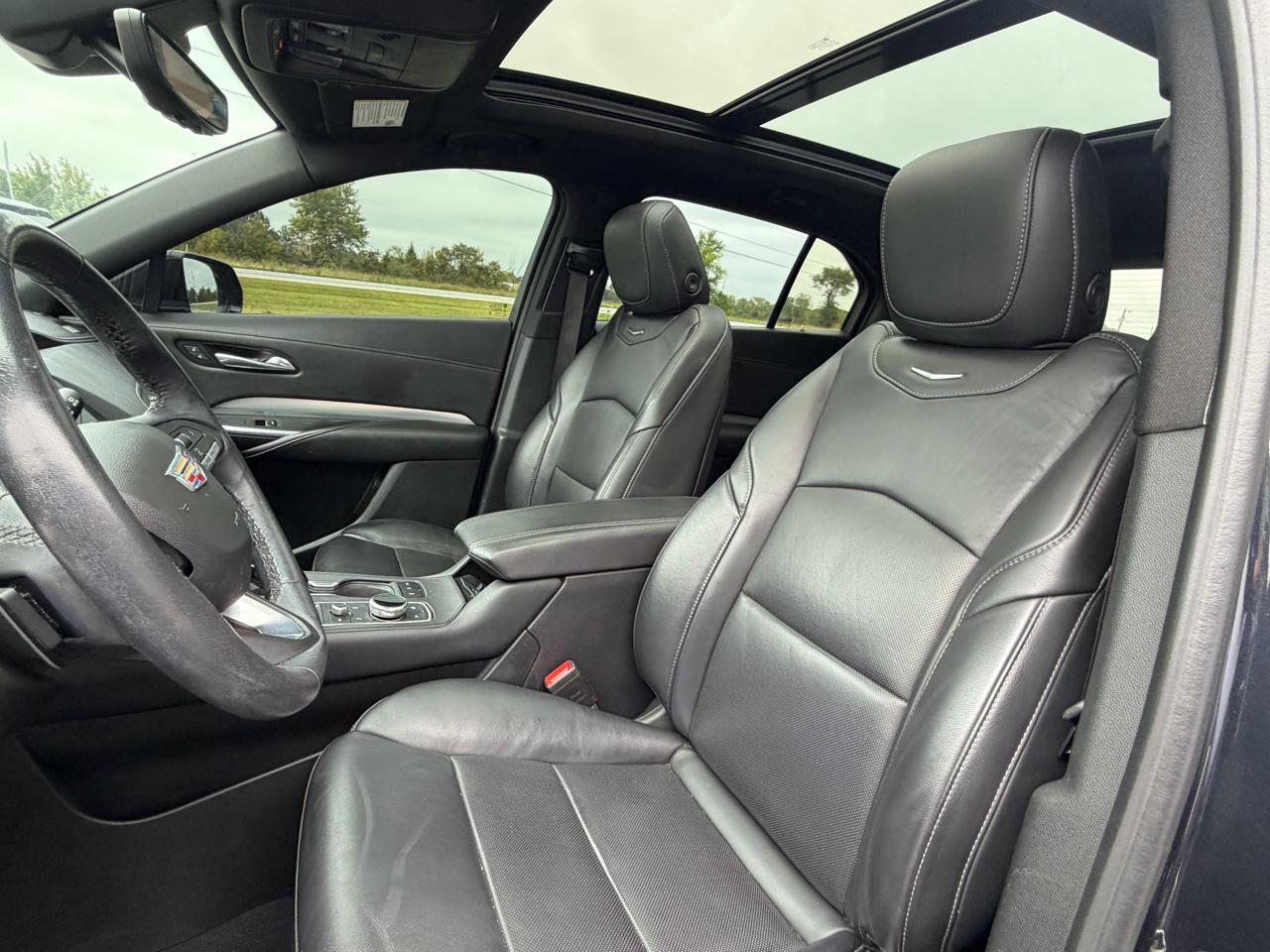 Cadillac XT4 AWD 4dr Premium Luxury 2022