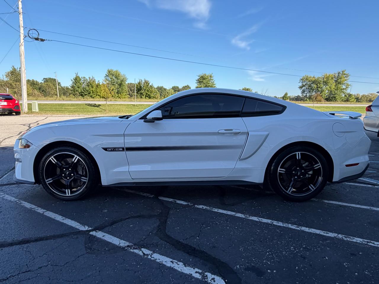 Ford Mustang photo 2